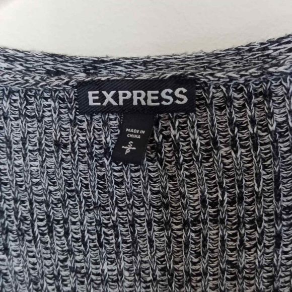 Express Women Sweater Top Small Petite Gray Relaxed Fit Knit V-Neck 3/4 Sleeves - Picture 2 of 6